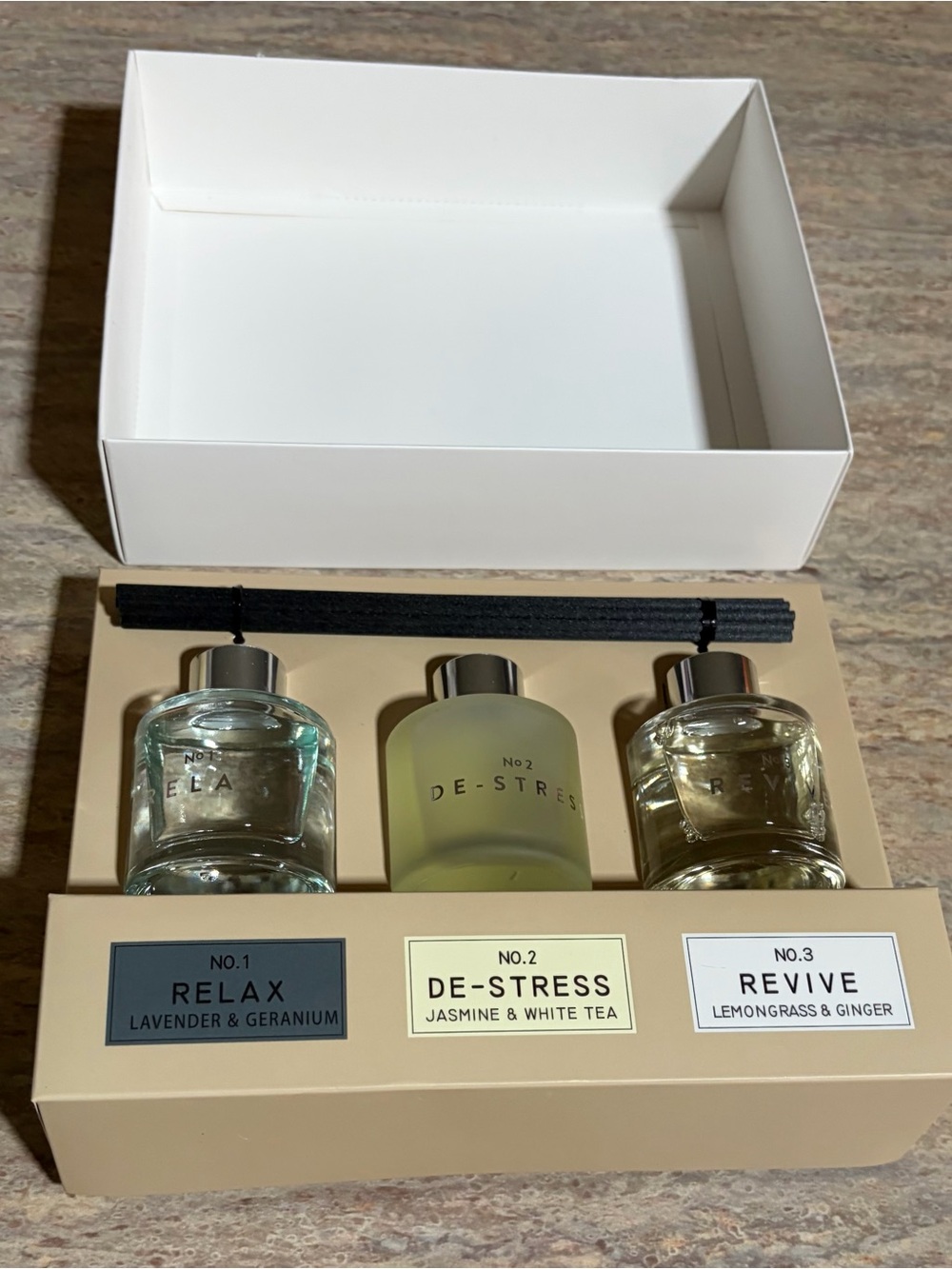 3-Scent Reed Diffuser Set with Reeds - Picture 5 of 16